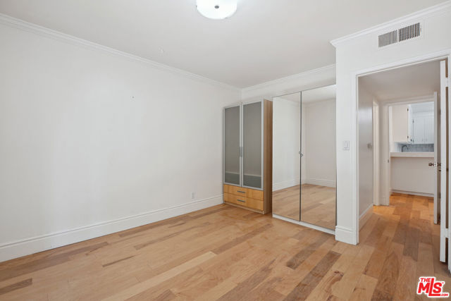 1250 S Beverly Glen Boulevard, Los Angeles CA: https://media.crmls.org/mediaz/0ad0143e-727b-4353-b4d0-3a77e89452f4.jpg