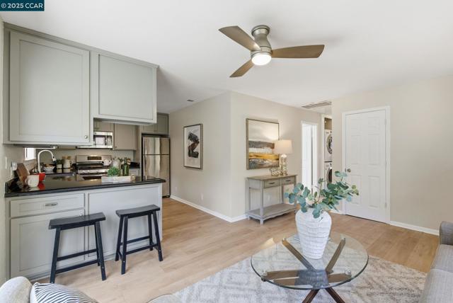 198 Pulido Rd, Danville CA: https://media.crmls.org/mediaz/0ad09168-189f-4819-8dd5-e5e003a5339c.jpg