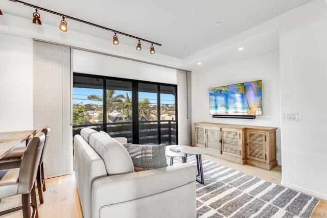 282 Neptune Avenue, Encinitas CA: https://media.crmls.org/mediaz/0ad0a2b2-030c-4c17-be93-ce0532d57f1d.jpg