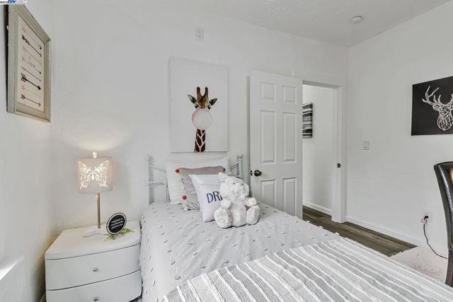 9700 Macarrthur Blvd., Oakland CA: https://media.crmls.org/mediaz/0ad0edc5-848e-4465-844f-299edd692fcf.jpg