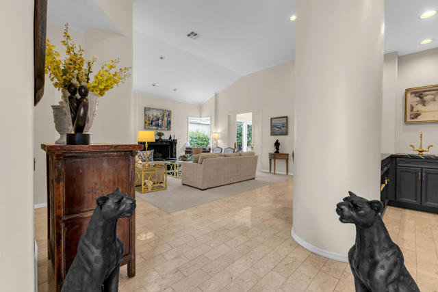 75273 Spyglass Drive, Indian Wells CA: https://media.crmls.org/mediaz/0ad0f55c-03db-4ce1-8666-efe0da9650ad.jpg