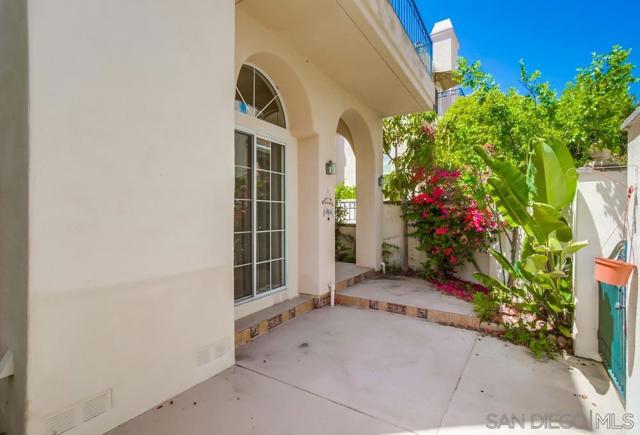 5159 Renaissance Ave, San Diego CA: https://media.crmls.org/mediaz/0ad15724-47f8-41d1-97f7-a073b5c713d4.jpg