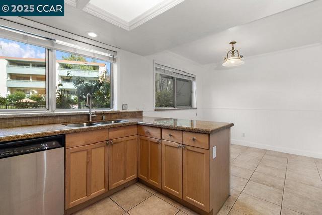 1617 Ptarmigan Dr, Walnut Creek CA: https://media.crmls.org/mediaz/0ad1b431-beae-4ca6-8bc1-225f0973ba58.jpg
