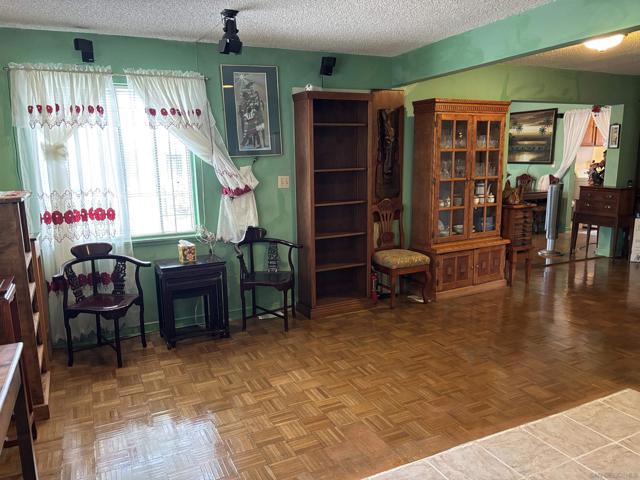 872 74 Duval St, San Diego CA: https://media.crmls.org/mediaz/0ad3c6dc-d263-4bc5-9c61-f402fc0695b6.jpg