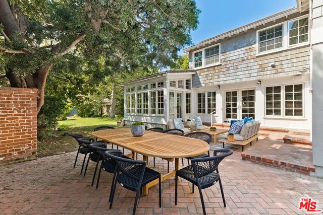 459 S Bentley Avenue, Los Angeles CA: https://media.crmls.org/mediaz/0ad3d507-8aff-4f54-a4dc-abeeac77292a.jpg