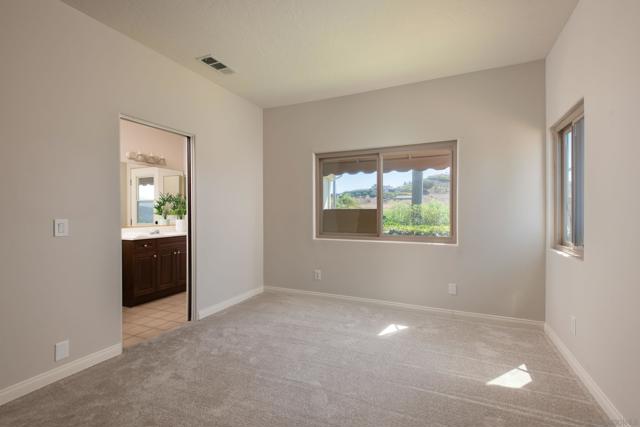 30343 Calle La Reina, Bonsall CA: https://media.crmls.org/mediaz/0ad3f4ea-6efc-4153-81f3-76e61833e60f.jpg