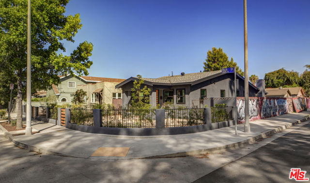 2634 Rich Street, Los Angeles CA: https://media.crmls.org/mediaz/0ad4039c-deb6-44a5-9d62-48fdb1c83b2e.jpg