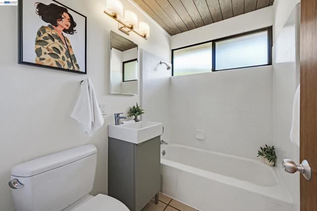 5354 Greenridge Rd, Castro Valley CA: https://media.crmls.org/mediaz/0ad41f0c-a085-46d7-8183-32f183ce4a5b.jpg