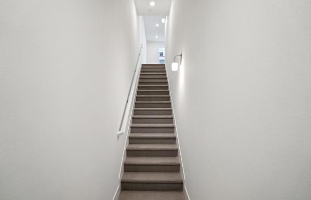 Image 17 of 46 For 671 Lindendale Court 168-18 Pla