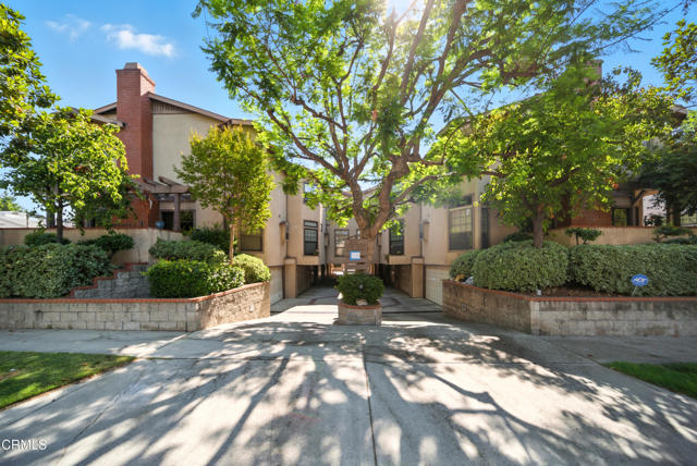 832 Magnolia Avenue, Pasadena CA: https://media.crmls.org/mediaz/0ad443ee-f74e-43ee-ad09-f7b2f61bf47a.jpg