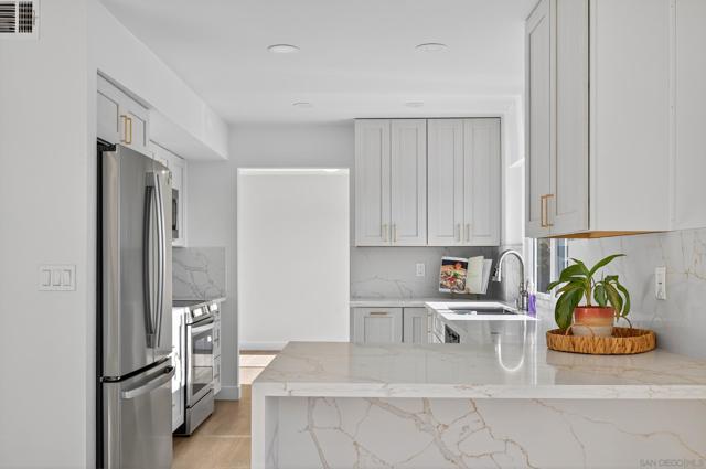 4060 Rosarita Dr, La Mesa CA: https://media.crmls.org/mediaz/0ad467f6-8ffe-4f53-80eb-f0468ccf2245.jpg