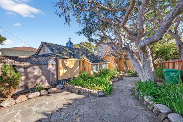 421 Eardley Avenue, Pacific Grove CA: https://media.crmls.org/mediaz/0ad49fb2-d2e9-4e39-9b07-8c36e846d261.jpg