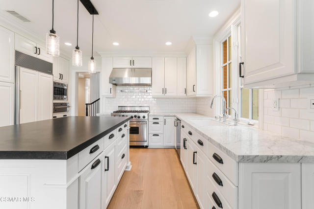 2306 Heatherbank Court, Thousand Oaks CA: https://media.crmls.org/mediaz/0ad52135-9b14-43d5-ac9a-1fa696d052fc.jpg