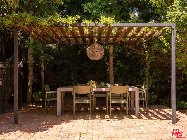 2248 Kenilworth Avenue, Los Angeles CA: https://media.crmls.org/mediaz/0ad5cccb-b6b3-4a1f-a8f4-cef9954d2b1e.jpg