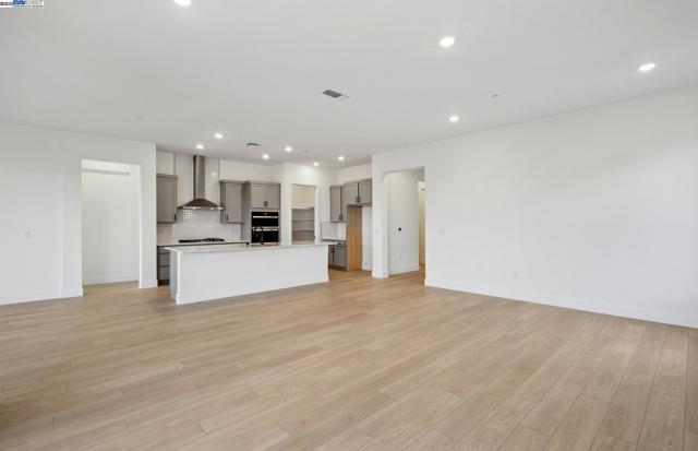 17654 Brightwood Avenue, Lathrop CA: https://media.crmls.org/mediaz/0ad65505-9e6b-4f22-8a50-e4d5f7ff165a.jpg