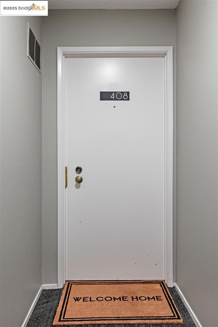 https://media.crmls.org/mediaz/0ad658fb-f1de-4f3f-8de3-04e6bfcf51d3.jpg?preset=X-Large