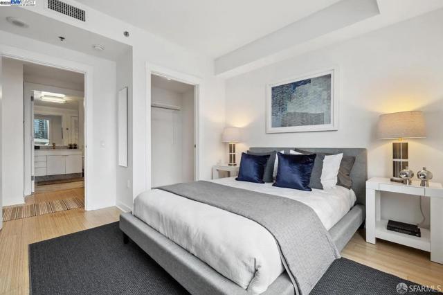 0 501 Beale Street, San Francisco CA: https://media.crmls.org/mediaz/0ad66ef8-5c9c-4aa6-b2b9-2e594985959f.jpg