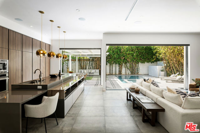 833 N Cherokee Avenue, Los Angeles CA: https://media.crmls.org/mediaz/0ad68edc-54d4-4efc-be9e-95286abca662.jpg