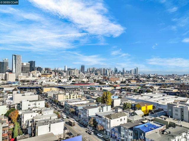 1515 15Th St, San Francisco CA: https://media.crmls.org/mediaz/0ad6ac10-7dc2-4696-a94e-d14f4166aa55.jpg