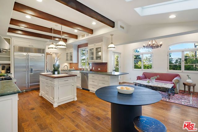 3527 Wonder View Drive, Los Angeles CA: https://media.crmls.org/mediaz/0ad6ae79-d314-4232-84c5-95051e2cf70e.jpg