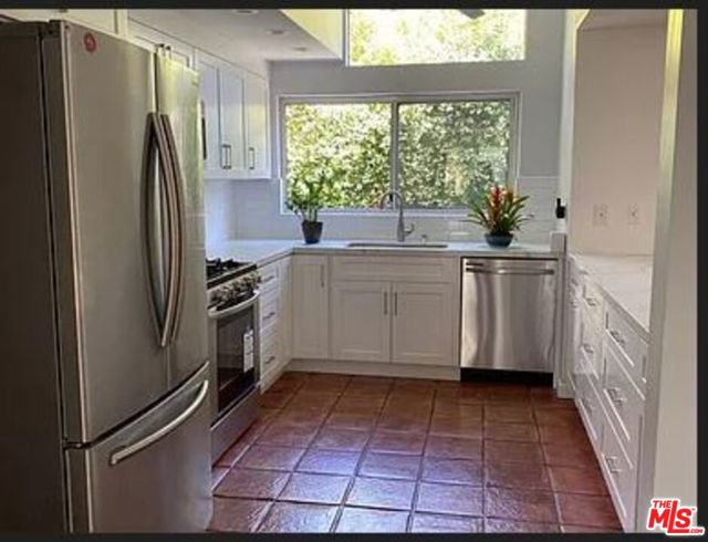 8090 Mulholland Drive, Los Angeles CA: https://media.crmls.org/mediaz/0ad72dff-aeba-432c-9156-0e167af7daa5.jpg