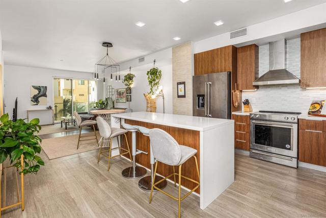 2879 B St, San Diego CA: https://media.crmls.org/mediaz/0ad76cd9-8867-46ae-85b5-07d9aa92b974.jpg