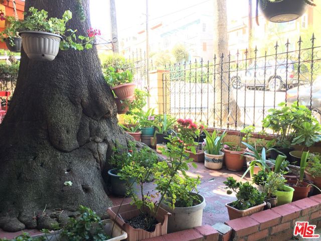 1430 Maltman Avenue, Los Angeles CA: https://media.crmls.org/mediaz/0ad7b217-ffad-4808-b48d-b597cf91742b.jpg