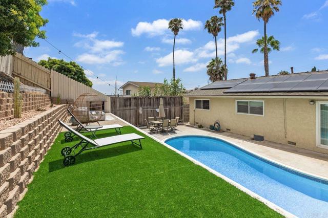 833 Halecrest Drive, Chula Vista CA: https://media.crmls.org/mediaz/0ad8bb78-9170-472b-9f4d-188b845c151c.jpg