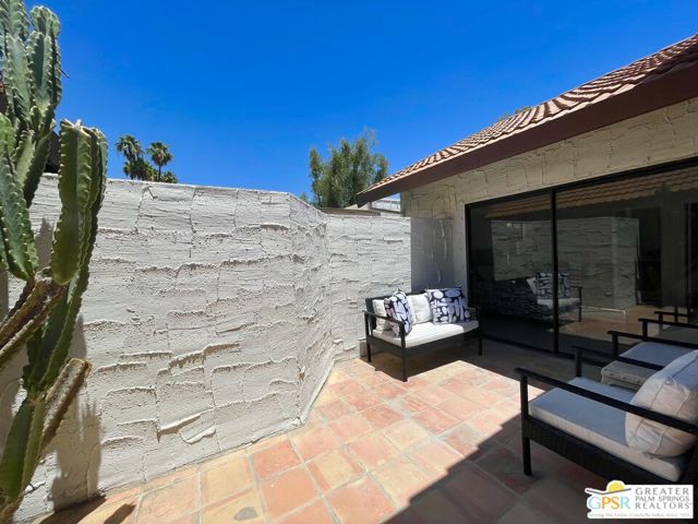 2234 S Linden Way, Palm Springs CA: https://media.crmls.org/mediaz/0ad909f5-e026-4288-9054-1f779a22bf10.jpg