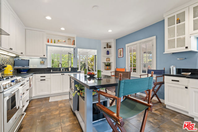 955 W Avenue 37, Los Angeles CA: https://media.crmls.org/mediaz/0ad93640-2d1b-48b6-8da0-44f14c67eebb.jpg