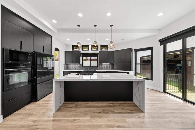 3160 Goldfinch St, San Diego CA: https://media.crmls.org/mediaz/0ad9cc07-a330-4ef2-a1e2-be638b1a8de9.jpg