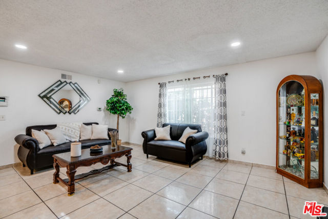 Image 3 for 11156 Towne Ave, Los Angeles, CA 90061