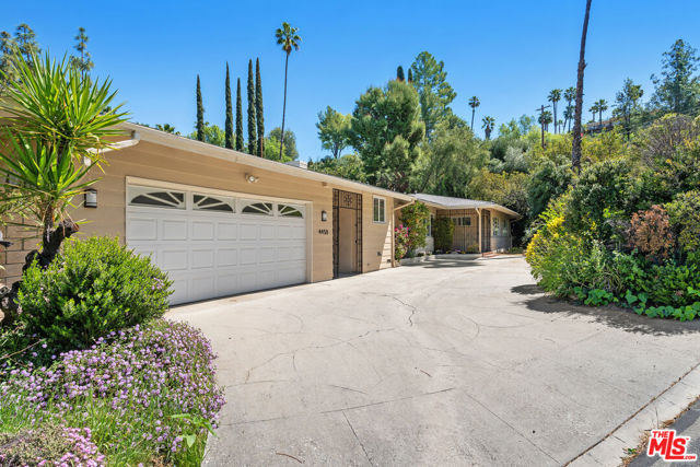 4450 Coronet Drive, Encino CA: https://media.crmls.org/mediaz/0adac289-e9c6-43bd-bc15-1a8f9c2215d9.jpg