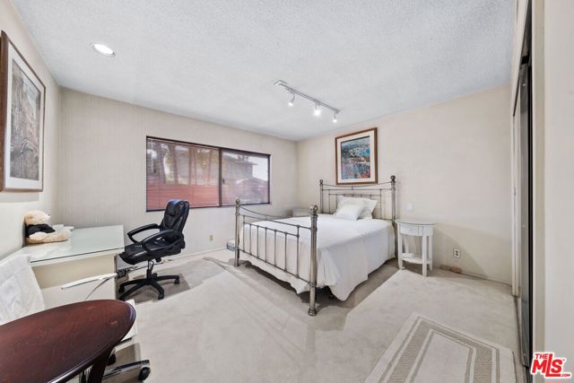 4260 S Cloverdale Avenue, Los Angeles CA: https://media.crmls.org/mediaz/0adae81c-c004-4ffe-a5be-afe7e077dd96.jpg
