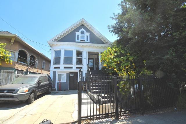 3306 Market Street, Emeryville CA: https://media.crmls.org/mediaz/0adb5a0d-fc9a-4683-b997-73d5d4750d8d.jpg