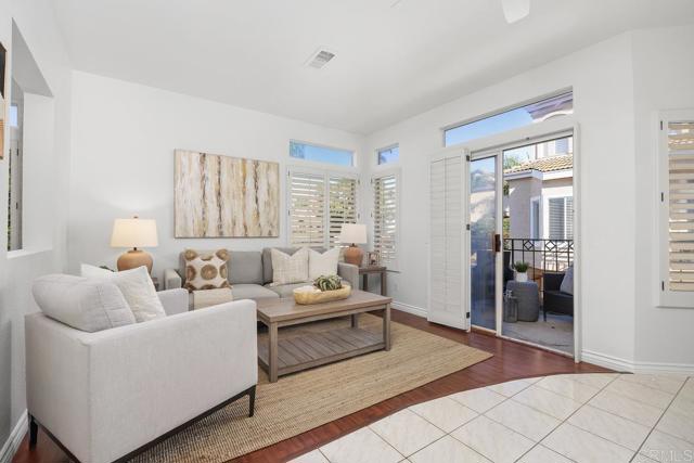 Detail Gallery Image 13 of 33 For 7122 Calabria Ct #E,  San Diego,  CA 92122 - 3 Beds | 2/1 Baths