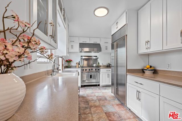 666 Marr Street, Venice CA: https://media.crmls.org/mediaz/0adbbcad-70b4-47a5-9120-98abd4e4b076.jpg