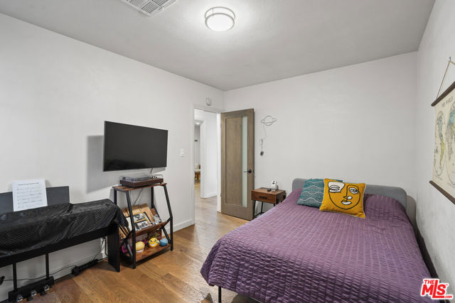 7427 Cleon Avenue, Sun Valley CA: https://media.crmls.org/mediaz/0adcae56-1700-42ad-b814-d3028b61e2f2.jpg