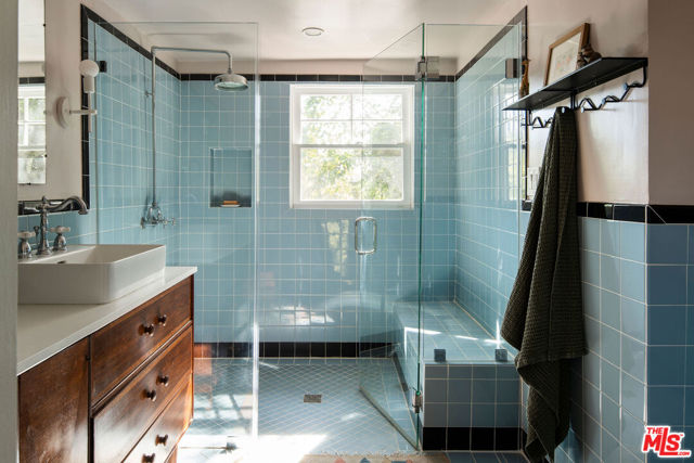 1741 Golden Gate Avenue, Los Angeles CA: https://media.crmls.org/mediaz/0adcb465-f444-4142-8b9f-130e9075ee59.jpg