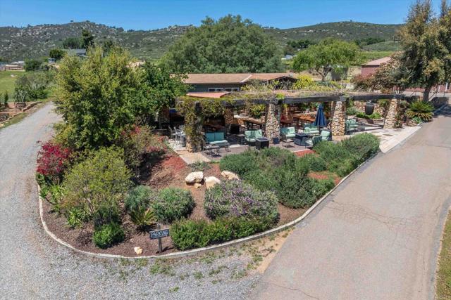 25260 E Old Julian Hwy, Ramona CA: https://media.crmls.org/mediaz/0adcb739-3521-43c1-842a-bfbe67a26f10.jpg