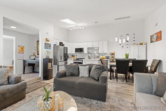 2412 Teaberry Glen, Escondido CA: https://media.crmls.org/mediaz/0adcc866-4eb1-41ca-a79f-e6c20dc9d73e.jpg