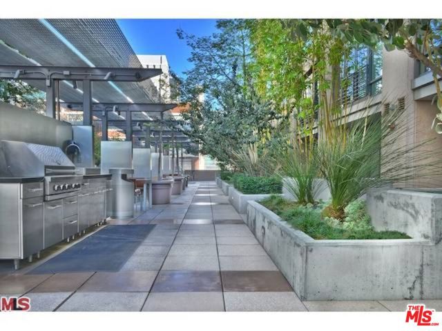 1111 S Grand Avenue, Los Angeles CA: https://media.crmls.org/mediaz/0adcfd32-f275-4b18-8904-29de6c25408b.jpg
