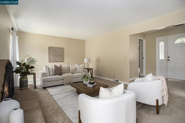 3257 Inverness Dr, Walnut Creek CA: https://media.crmls.org/mediaz/0add940d-604a-4e97-9309-eab4d2928240.jpg