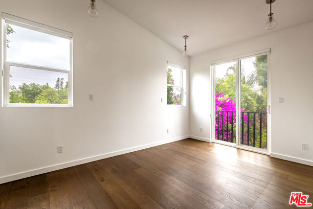 24042 Killion Street, Woodland Hills CA: https://media.crmls.org/mediaz/0ade19e8-f1a1-4d7b-9d14-5f4ef91f1044.jpg
