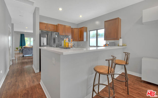 1821 S Sycamore Avenue, Los Angeles CA: https://media.crmls.org/mediaz/0adee743-7083-42ee-8173-74a3a95768d7.jpg