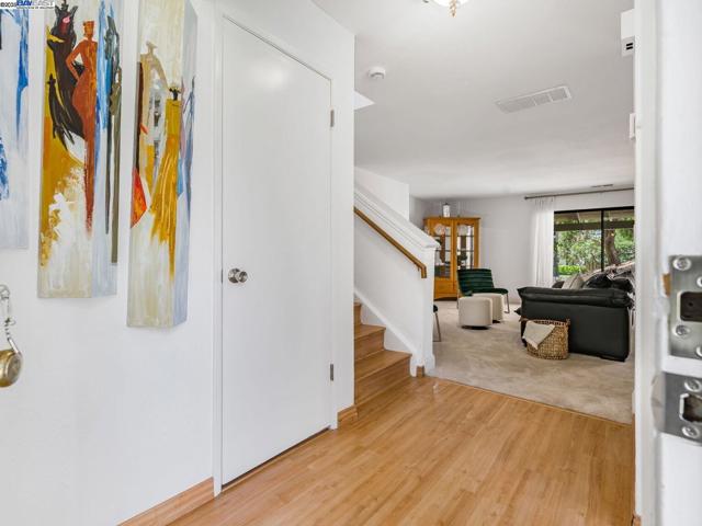 9 Moraine Court, Hercules CA: https://media.crmls.org/mediaz/0adf16ab-5e67-4445-8448-d0e935c80127.jpg