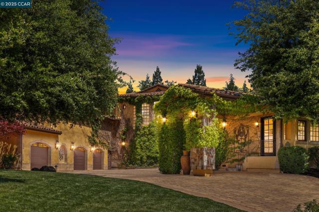 3711 Northgate Woods Court, Walnut Creek CA: https://media.crmls.org/mediaz/0adf7163-27bb-4467-9c7f-e5074e256044.jpg