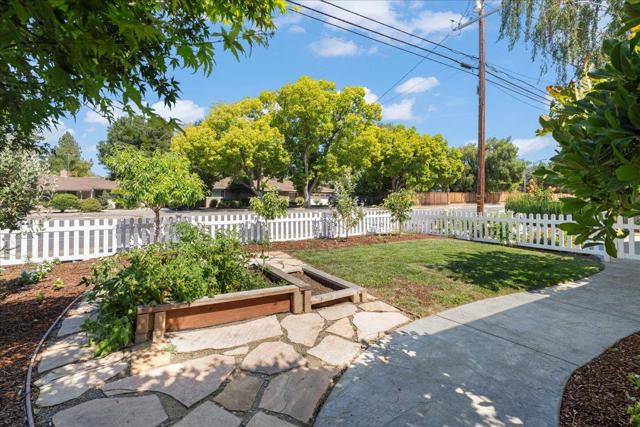 197 S Leigh Avenue, Campbell CA: https://media.crmls.org/mediaz/0adf7e8c-e968-4ce8-a697-bfc9964f2d0e.jpg