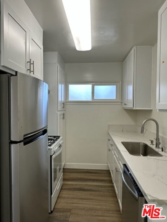 517 S Kenmore Avenue, Los Angeles CA: https://media.crmls.org/mediaz/0adf8b49-3865-4845-9044-b172e5183574.jpg