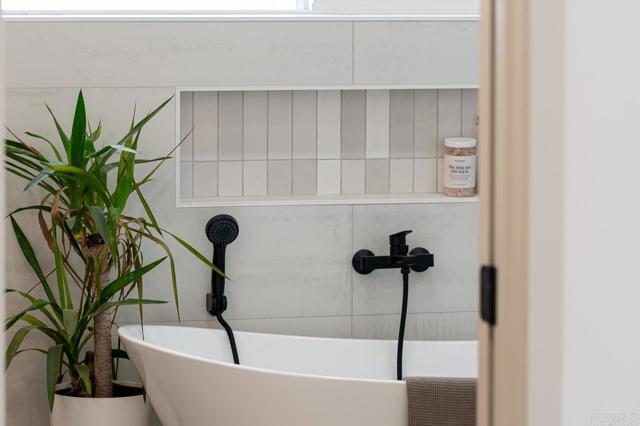 Detail Gallery Image 17 of 41 For 4860 Park Drive, Carlsbad,  CA 92008 - 4 Beds | 2/1 Baths